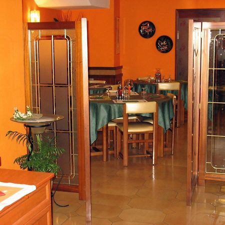 Hostal La Barretina Фигерас Экстерьер фото