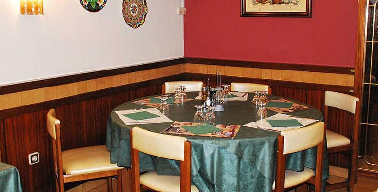 Hostal La Barretina Фигерас Экстерьер фото