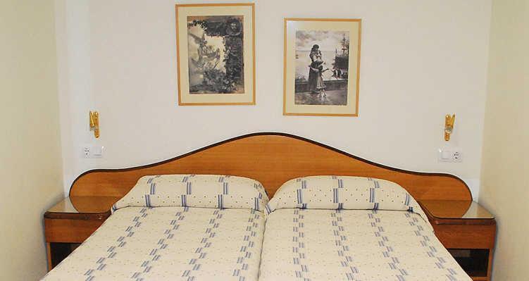 Hostal La Barretina Фигерас Номер фото