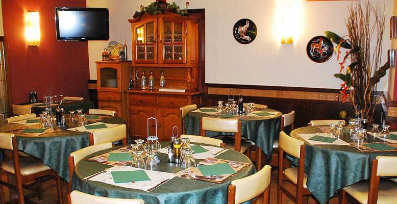 Hostal La Barretina Фигерас Экстерьер фото